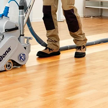 Jak vybrousit dřevěnou podlahu