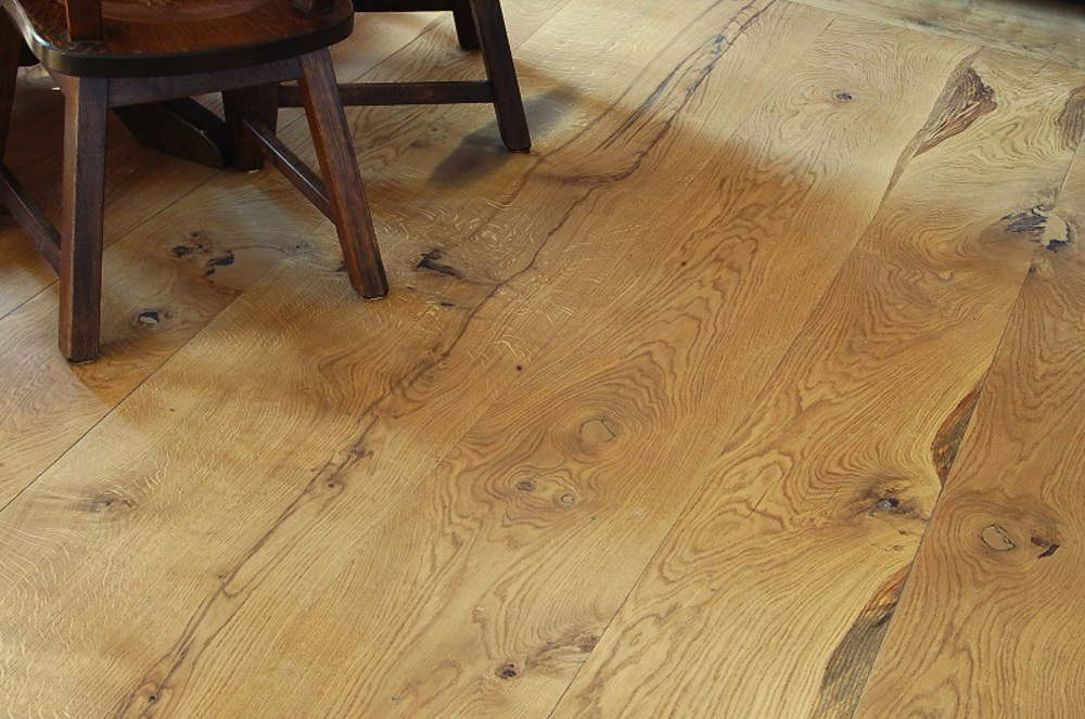 Masivní dřevěná podlaha. renovace