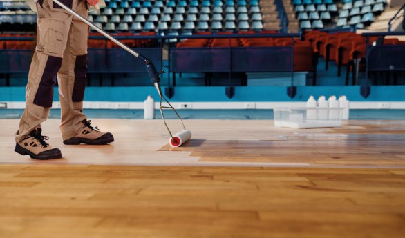 Renovace sportovních podlah 9 zakladni lak podlaha sport